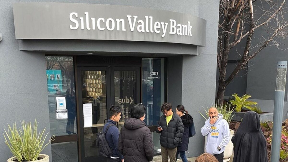 Silicon Valley Bank के बंद होने से अचानक धराशाई हुआ शेयर मार्केट, अमेरिकी रेगुलेटर ने अचानक बंद किया बैंक