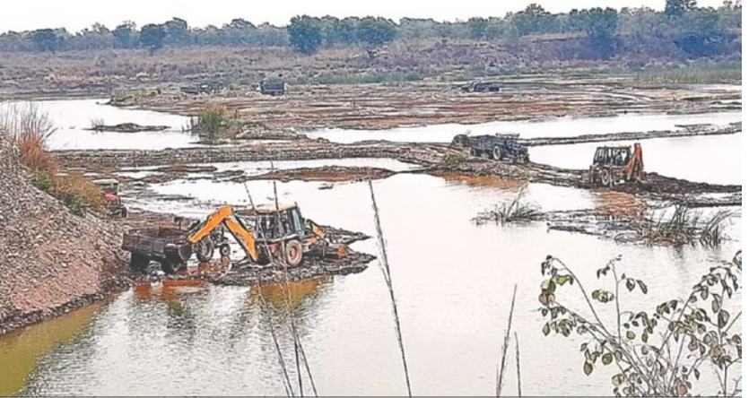 भ्रष्टाचार के आरोप में Maharajganj के खान अधिकारी को किया गया निलंबित, जांच के दौरान पाए गए दोषी